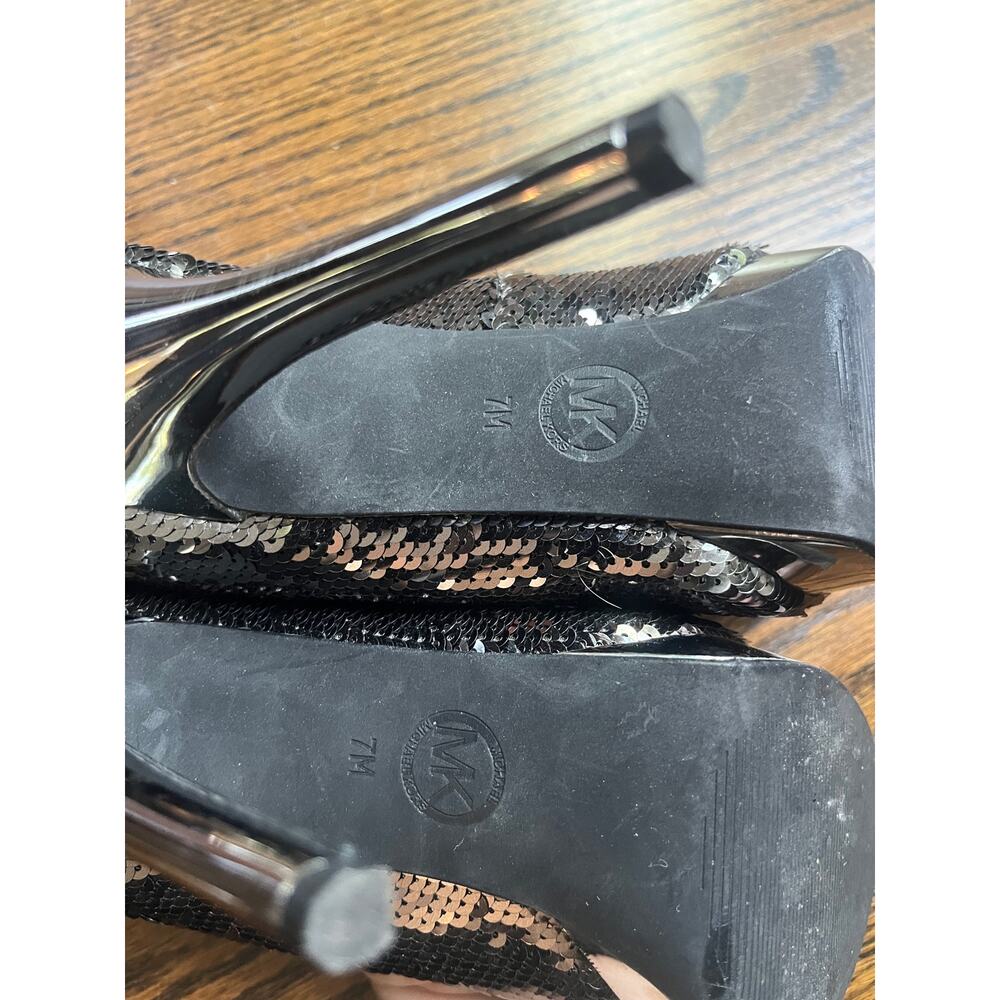 Michael KORS YORK Gunmetal Sequined Platform Logo Pumps Shoes Sz. 7 - Picture 7 of 8